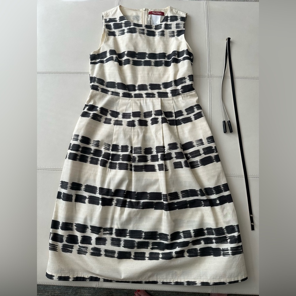 MaxMara Ivory & Black Sleeveless Dress